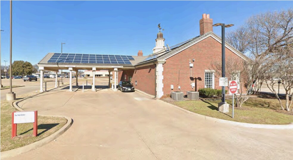Primary Photo Of 2015 Coit Rd, Plano Bank For Lease