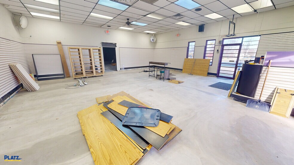 More Photos Of 1410 Market St, Youngstown General Retail For Lease