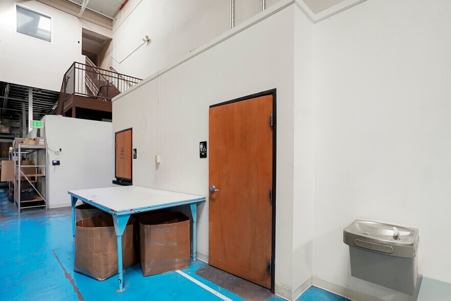 More Photos Of 82 Inverness Dr E, Englewood Warehouse For Sale