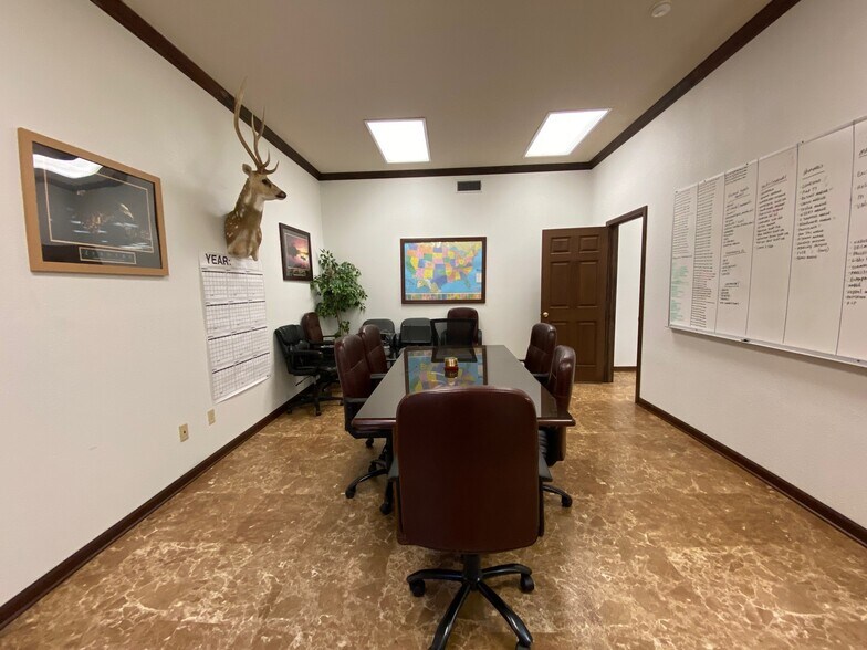 More Photos Of 4950 Washington Blvd, Beaumont Light Manufacturing For Sale