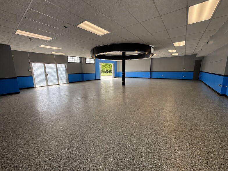 More Photos Of 301 W State Blvd, Fort Wayne Freestanding For Lease