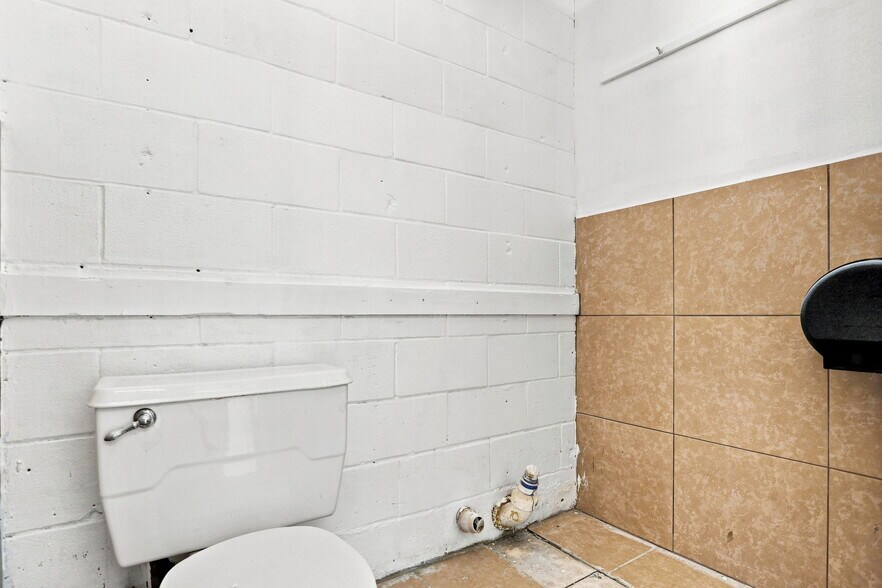 More Photos Of 1271 Oak St, Schertz Schools For Lease