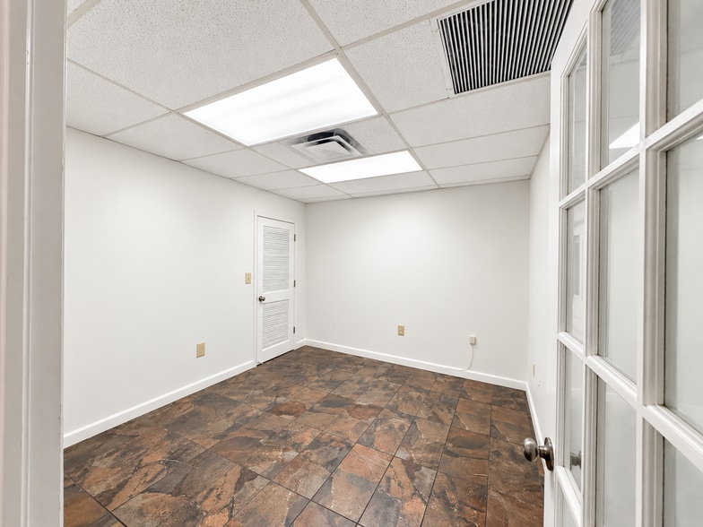 More Photos Of 1101-1111 Old Griffin Rd, Dania Distribution For Lease