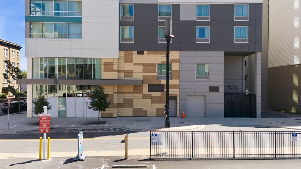 More Photos Of 508 N College St, Charlotte Hotel For Lease
