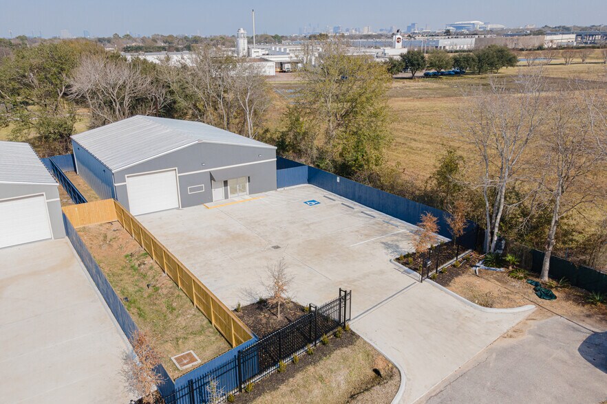 Primary Photo Of 4104 Dawn St, Houston Warehouse For Lease