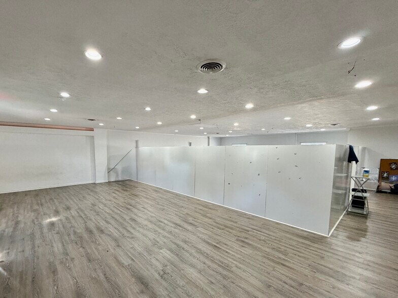 More Photos Of 2131 E 54th St, Indianapolis Office For Sale