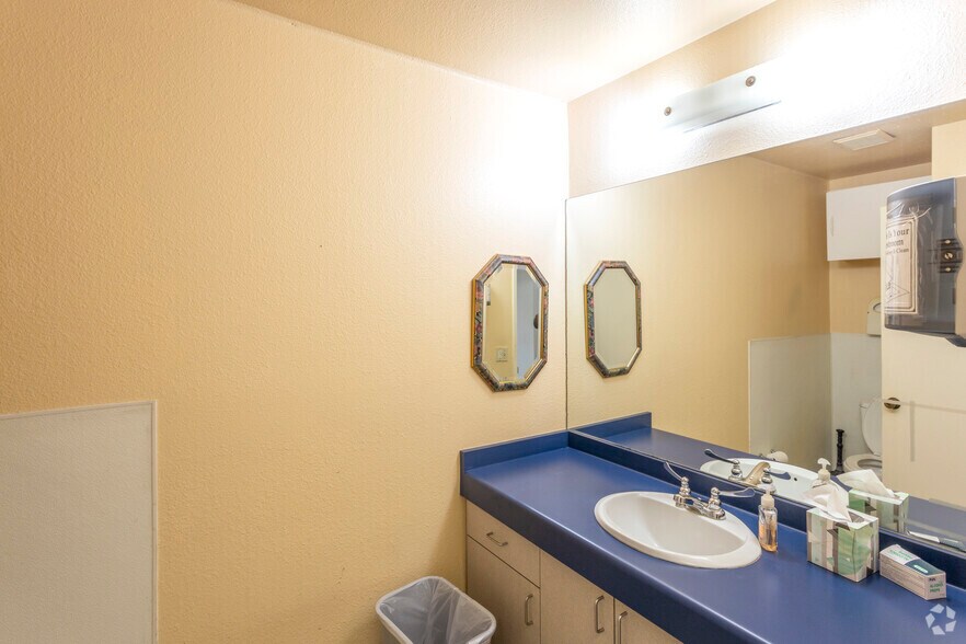 More Photos Of 9606-9636 Tierra Grande, San Diego Unknown For Lease