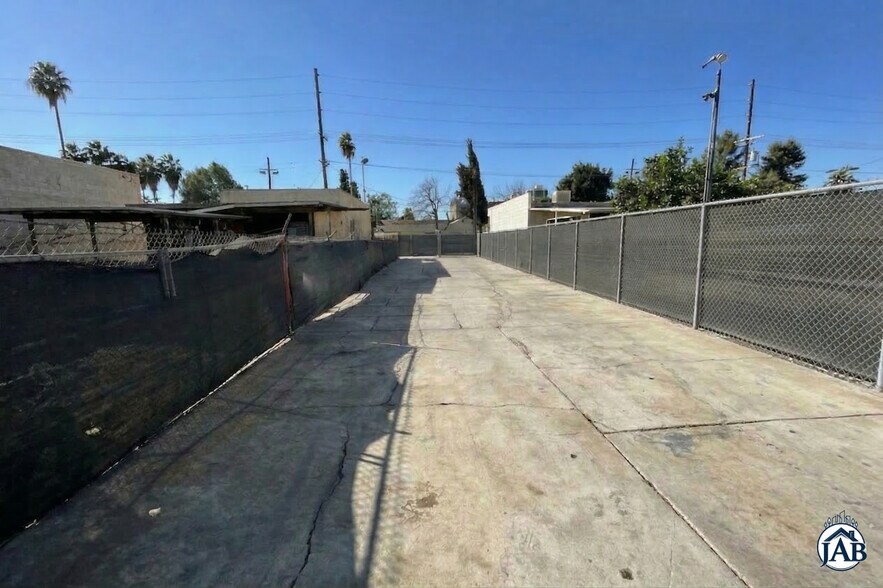 More Photos Of 7012 Deering Ave, Canoga Park Land For Sale