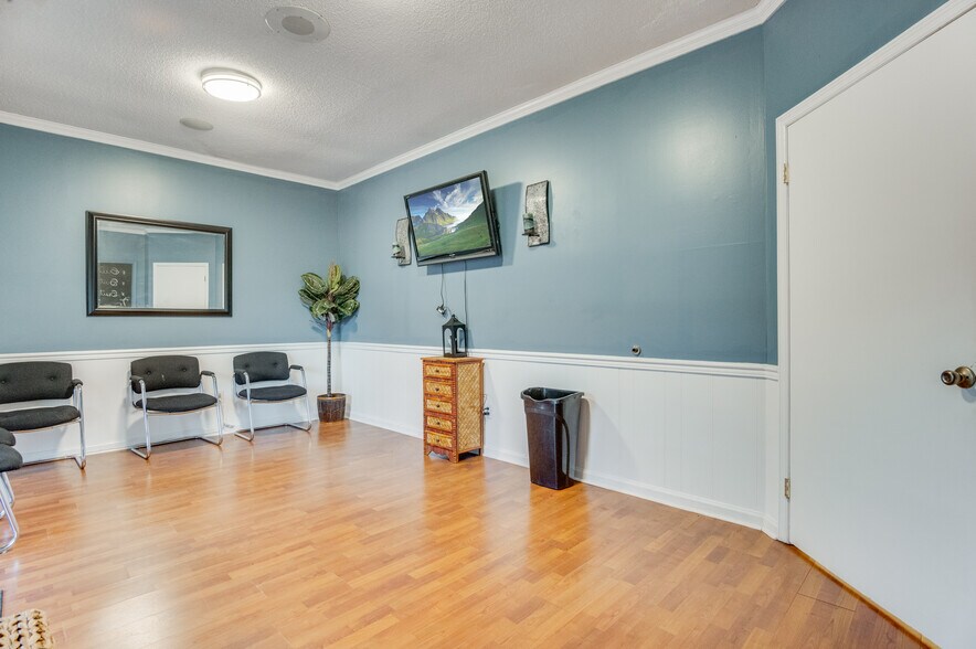 More Photos Of 411 Western Blvd, Jacksonville Medical For Lease