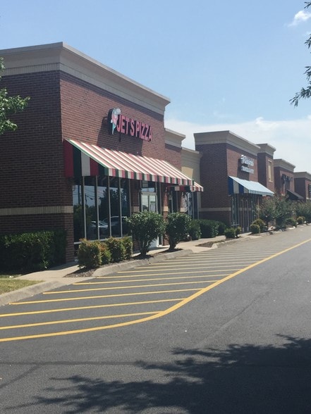 More Photos Of 11124 Kingston Pike, Knoxville Freestanding For Lease