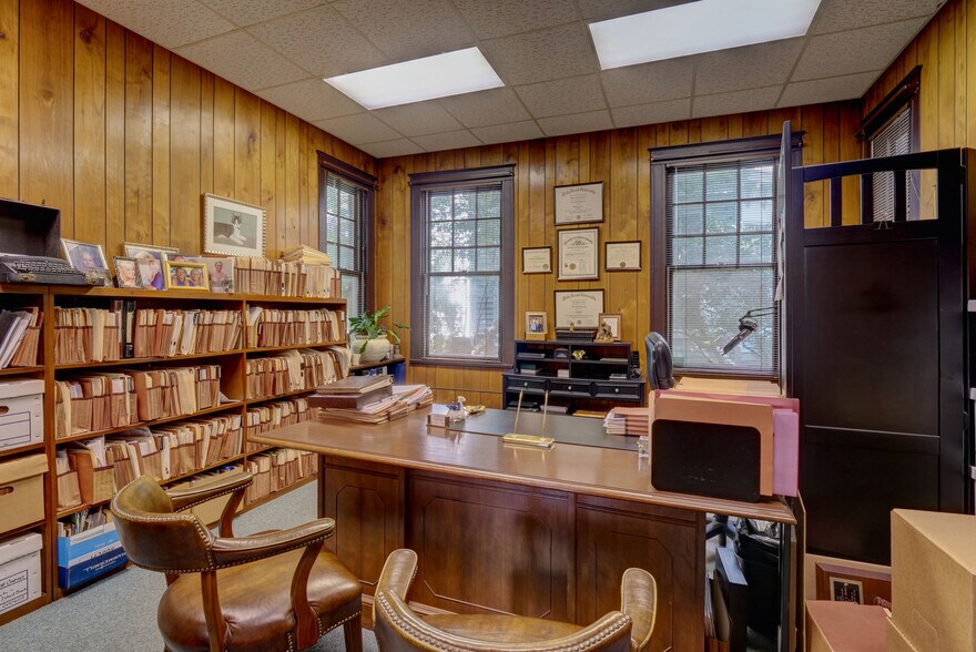 More Photos Of 14 S 5th Ave, Wilmington Office For Sale