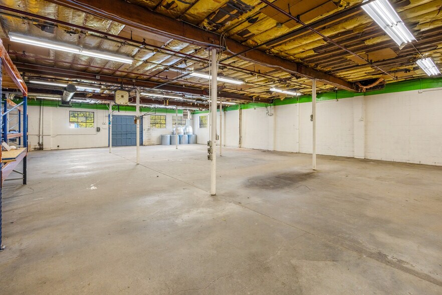 More Photos Of 637 Lancaster St, Leominster Warehouse For Lease