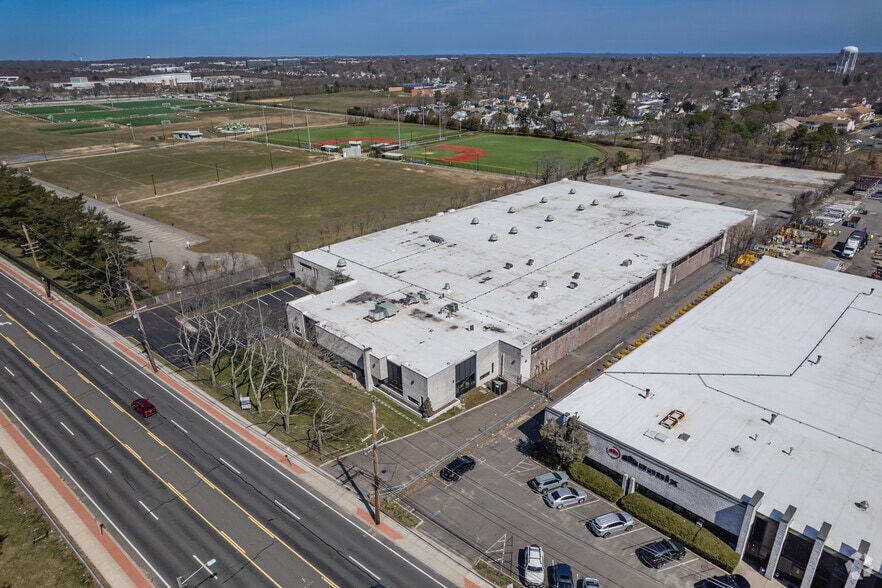 More Photos Of 355 Crooked Hill Rd, Brentwood Manufacturing For Sale