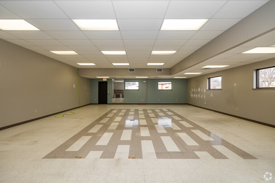 More Photos Of 2535 E Lincoln St, Wichita Medical For Lease