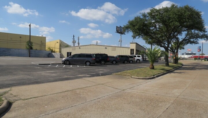 More Photos Of 6734 Larkwood Dr, Houston Freestanding For Lease