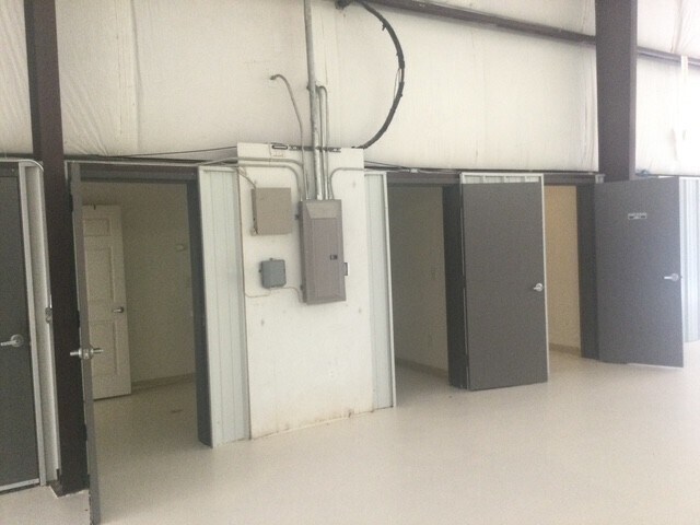 More Photos Of 30 River Ct, Cartersville Warehouse For Sale