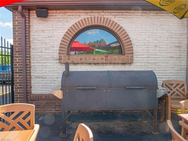 More Photos Of 880 Youngstown Poland Rd, Struthers Restaurant For Lease