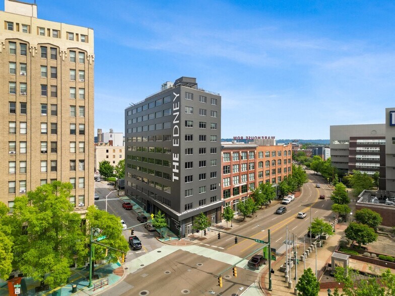 More Photos Of 1100 Market St, Chattanooga Office For Sale