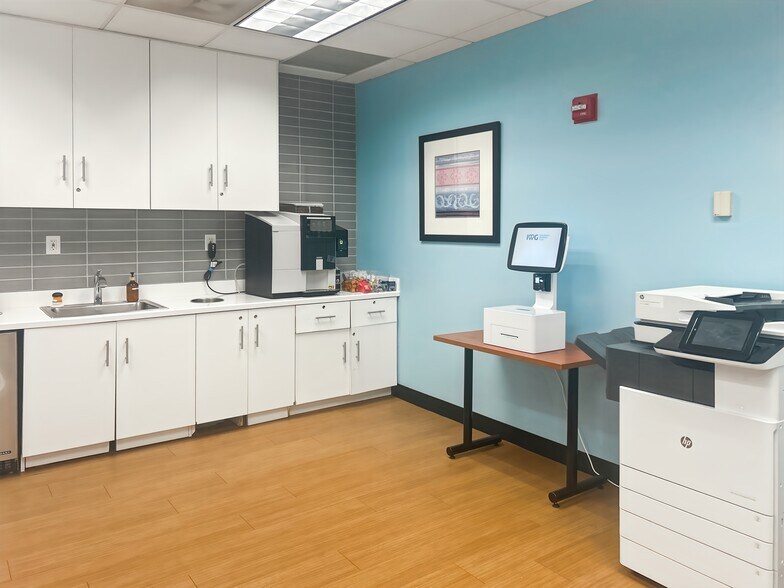 More Photos Of 1800 Pembrook Dr, Orlando Coworking Space