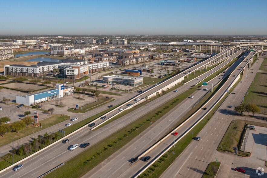 More Photos Of 400 W Grand Pky S, Katy Freestanding For Lease