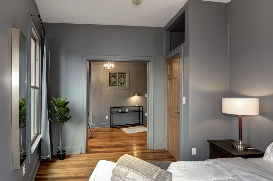 More Photos Of 1001 S Carolina Ave SE, Washington Storefront Retail Office For Sale