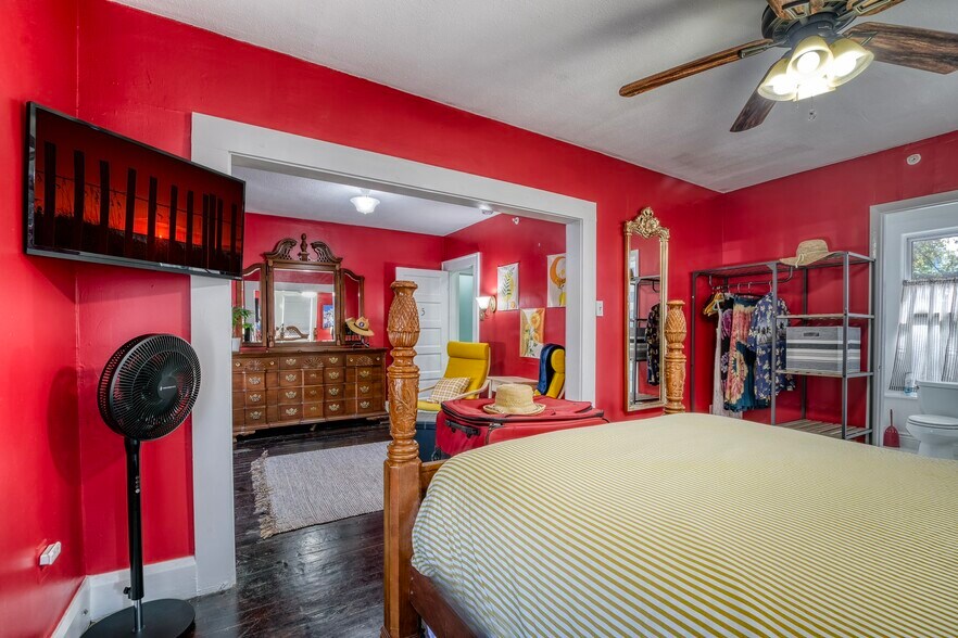 More Photos Of 304 15th St W, Bradenton Specialty For Sale