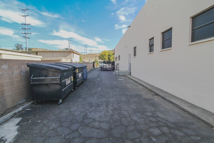 More Photos Of 26081 Bouquet Canyon Rd, Santa Clarita Freestanding For Lease