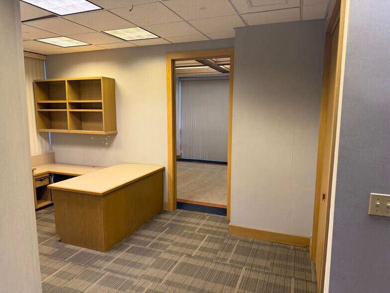 More Photos Of 2700 NW 43rd St, Gainesville Office For Lease