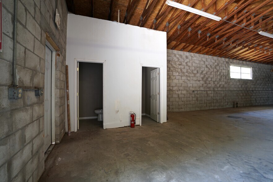 More Photos Of 1112 Whitfield Ave, Sarasota Industrial For Sale