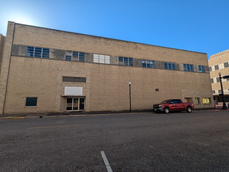 More Photos Of 715 Orleans St, Beaumont Office For Sale