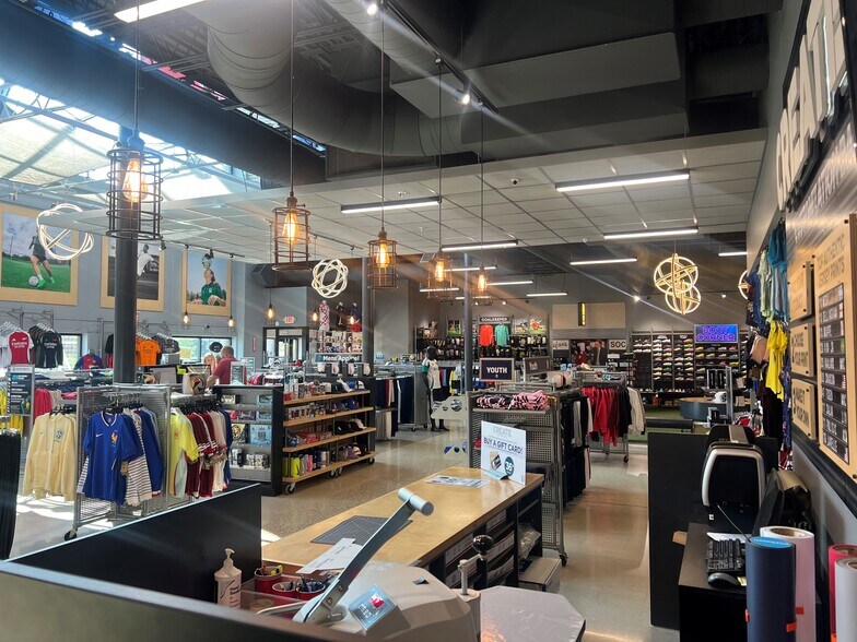 More Photos Of 620 Elizabeth Ct, Brookfield Freestanding For Sale