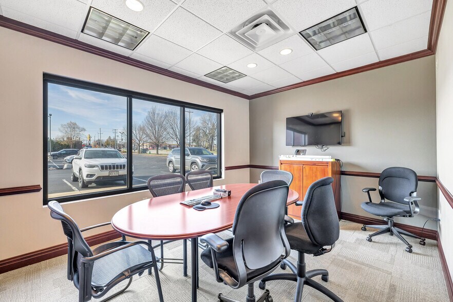 More Photos Of 2109 E Capitol Dr, Appleton Office For Lease
