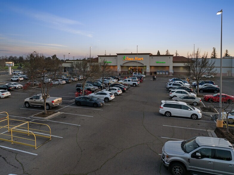More Photos Of 4043 W Clinton Ave, Fresno Supermarket For Sale