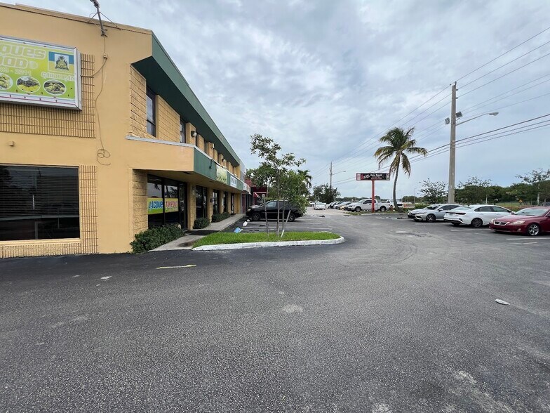 More Photos Of 2001 N Dixie Hwy, Pompano Beach Storefront Retail Office For Lease