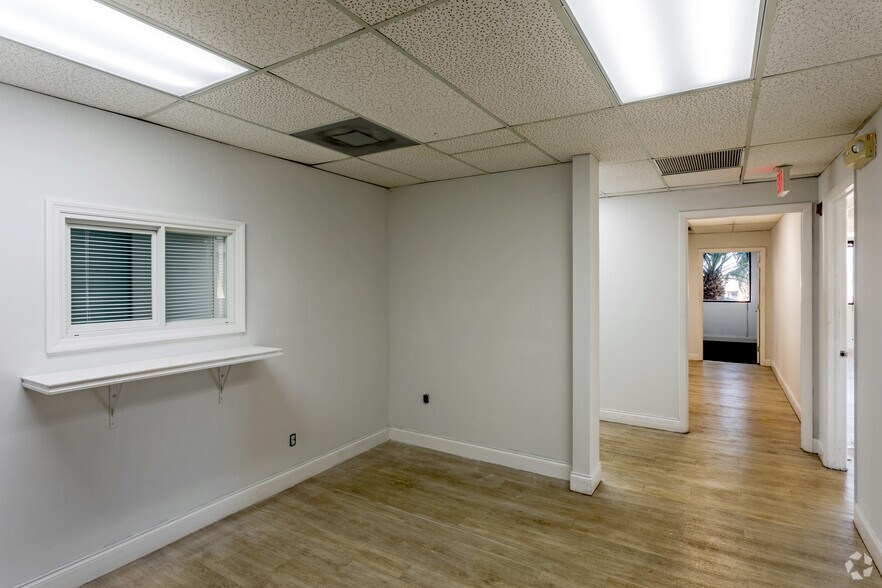 More Photos Of 3115 NW 10th Ter, Oakland Park Unknown For Lease