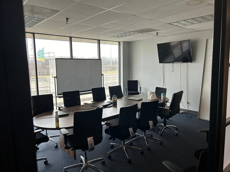 More Photos Of 4350 Equity Dr, Columbus Flex For Lease