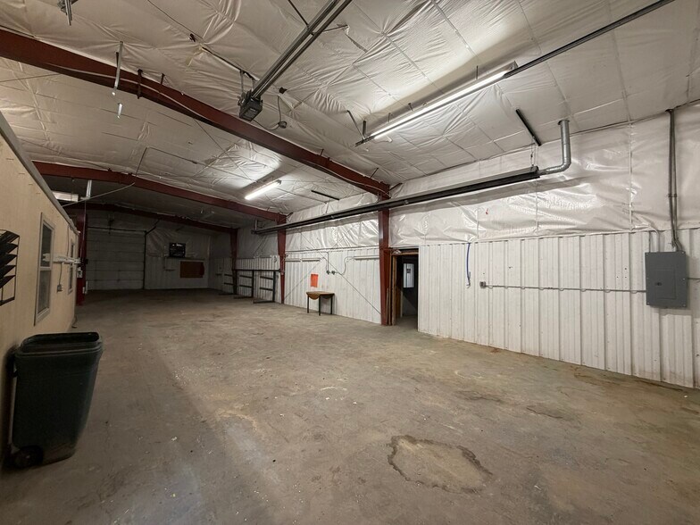 More Photos Of 800 S Smith Rd, Riverton Industrial For Lease
