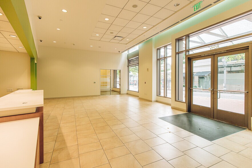 More Photos Of 545 SW Taylor St, Portland Hotel For Lease