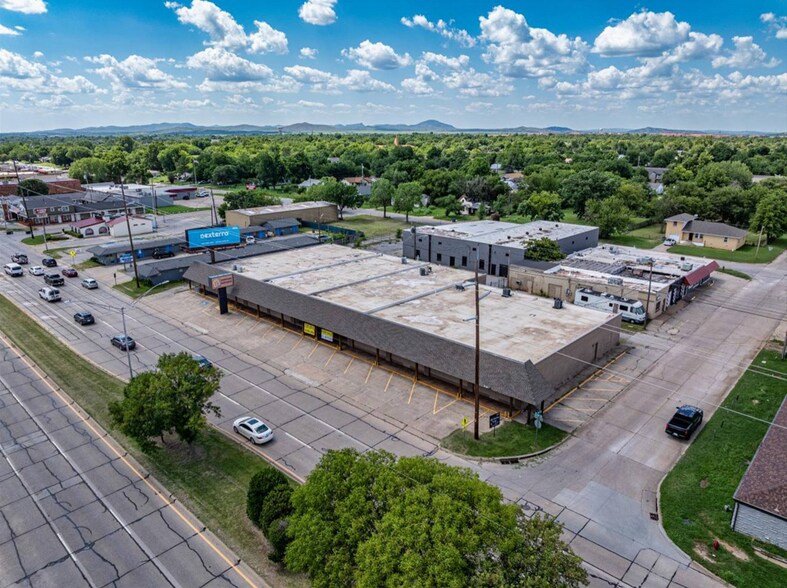 More Photos Of 1511 NW Cache Rd, Lawton General Retail For Sale