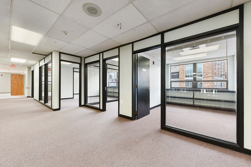 More Photos Of 4749 Baum Blvd, Pittsburgh Showroom For Lease