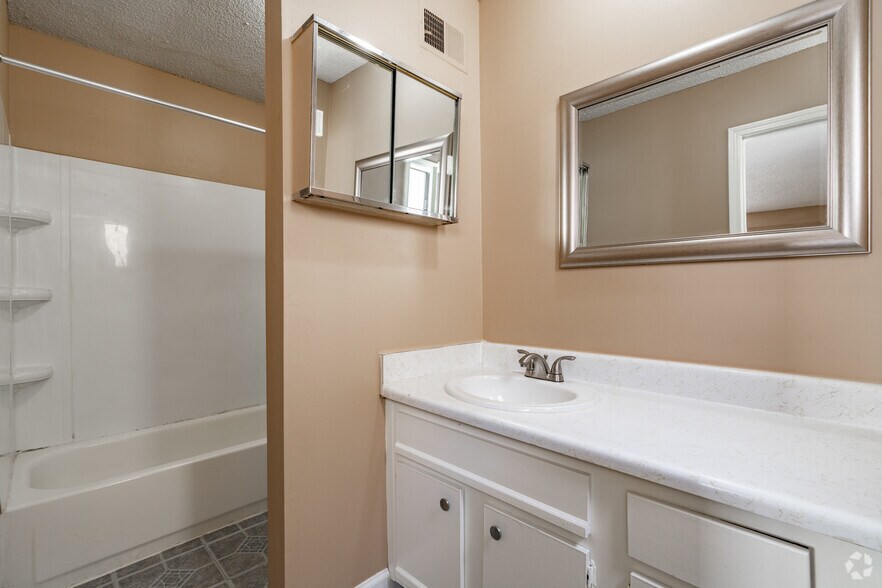 More Photos Of 3610 Spottswood, Memphis Apartments For Sale