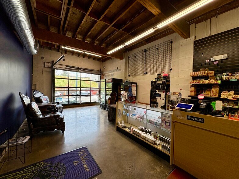 More Photos Of 186 Coxe Ave, Asheville Showroom For Lease