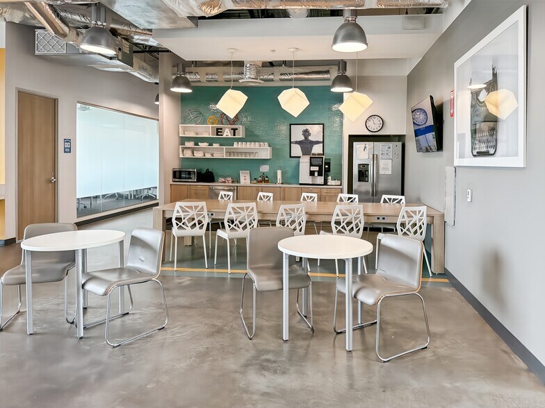 More Photos Of 9100 Conroy Windermere Rd, Windermere Coworking Space