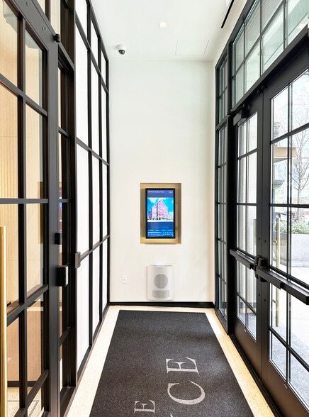 More Photos Of 500 N Dearborn St, Chicago Office For Lease