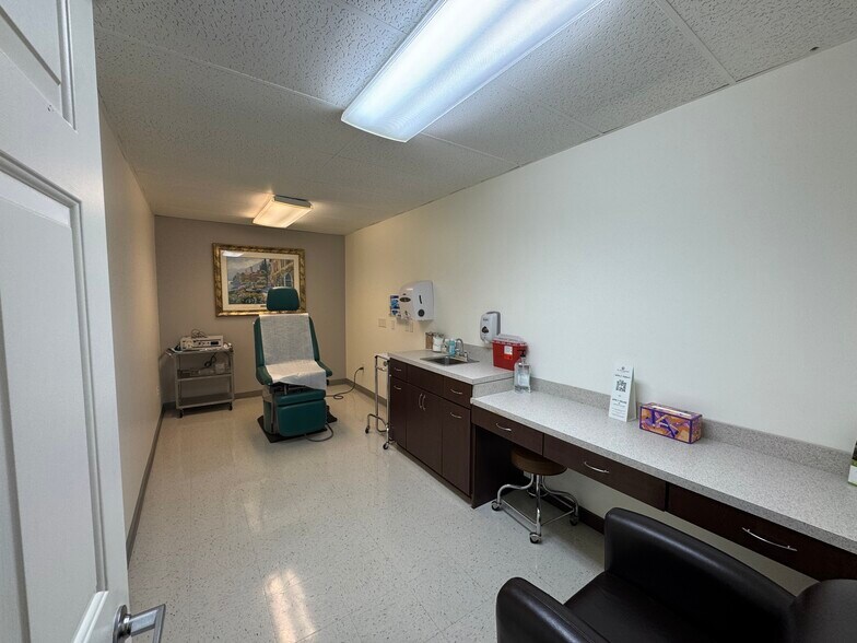 More Photos Of 2525 H St, Bakersfield Medical For Sale