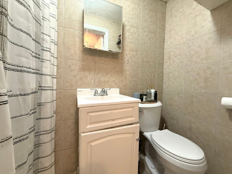 More Photos Of 615 Summit Ave, Union City Apartments For Sale
