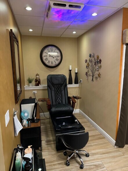 More Photos Of 3045 N Federal Hwy, 42, Fort Lauderdale Storefront Retail Office For Sale