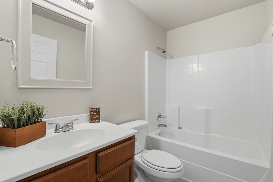More Photos Of 1300 NE 10th St, Oklahoma City Specialty For Sale