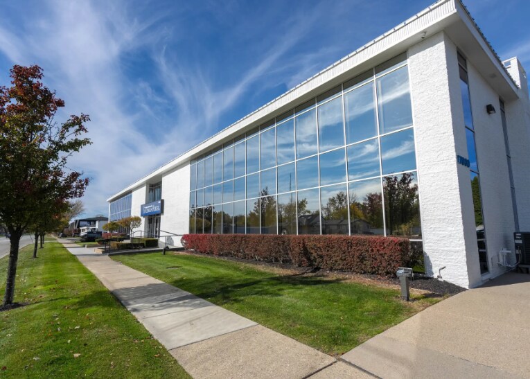 More Photos Of 17000 W Ten Mile Rd, Southfield Office For Sale