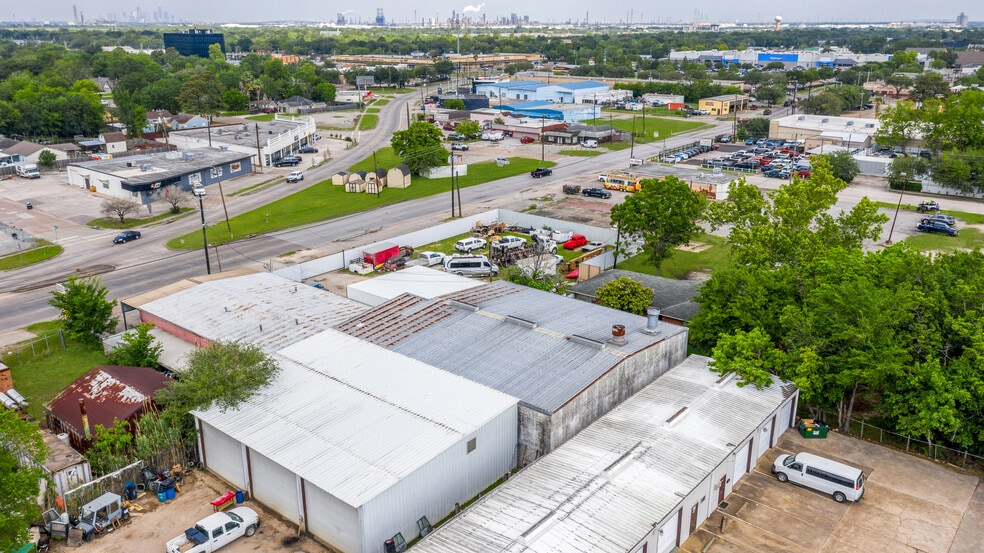 More Photos Of 1603 Shaver St, Pasadena Warehouse For Sale